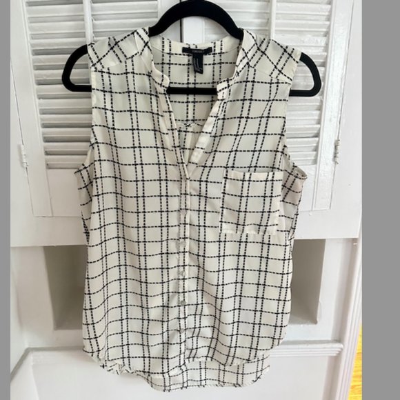 Forever 21 Tops - FOREVER 21 White/Black WindowPane print Sleeveless Blouse, Size M